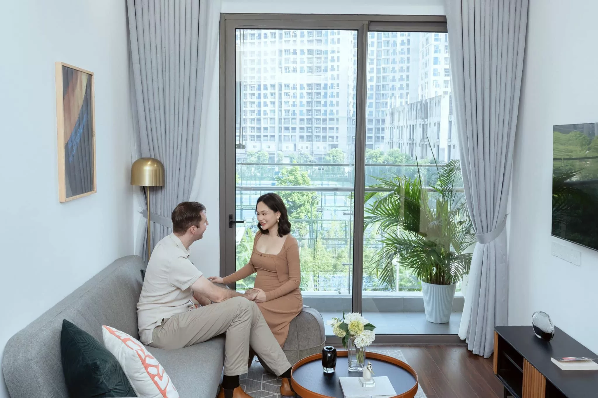 Vợ chồng diễn viên Lan Phương trải nghiệm tại căn hộ Miami – Masteri Waterfront